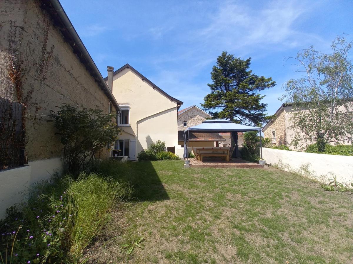Gite Des Pleiades Villemoirieu Bagian luar foto